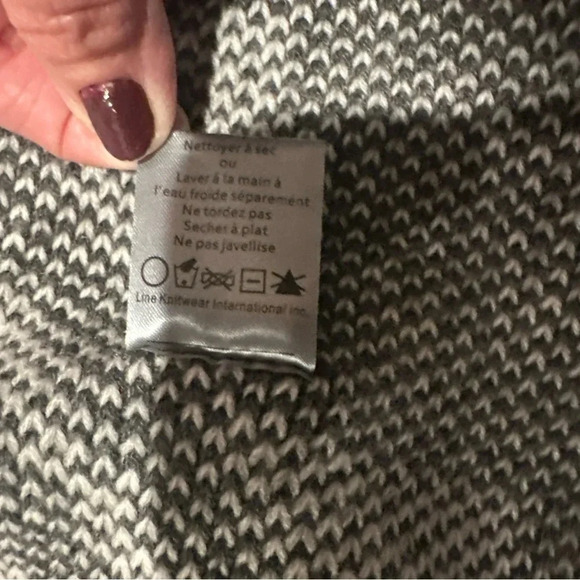 J& J Cardigan S/P Women's Gray
Color And Design - Picture 6 of 10